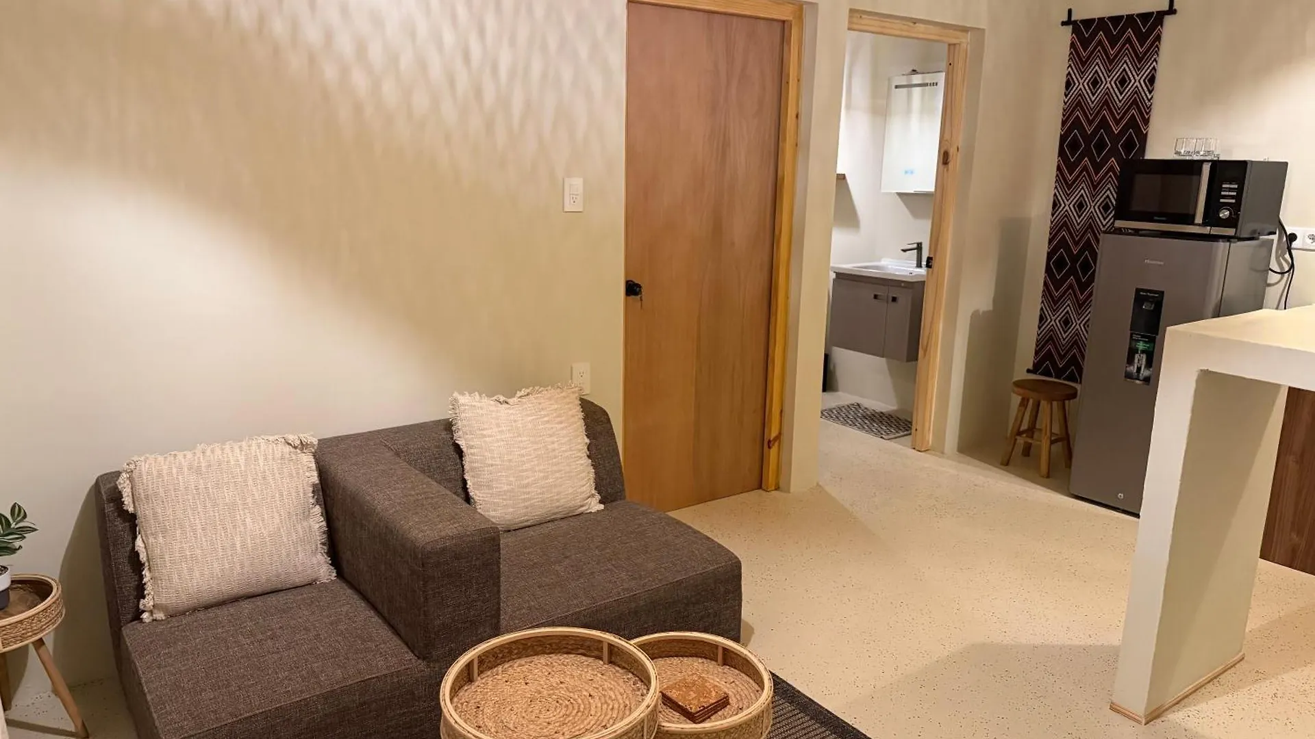 Central Located Tropical Apartment Pool Side Виллемстад