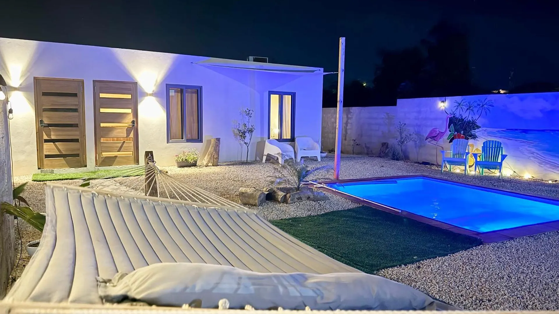 Central Located Tropical Apartment Pool Side